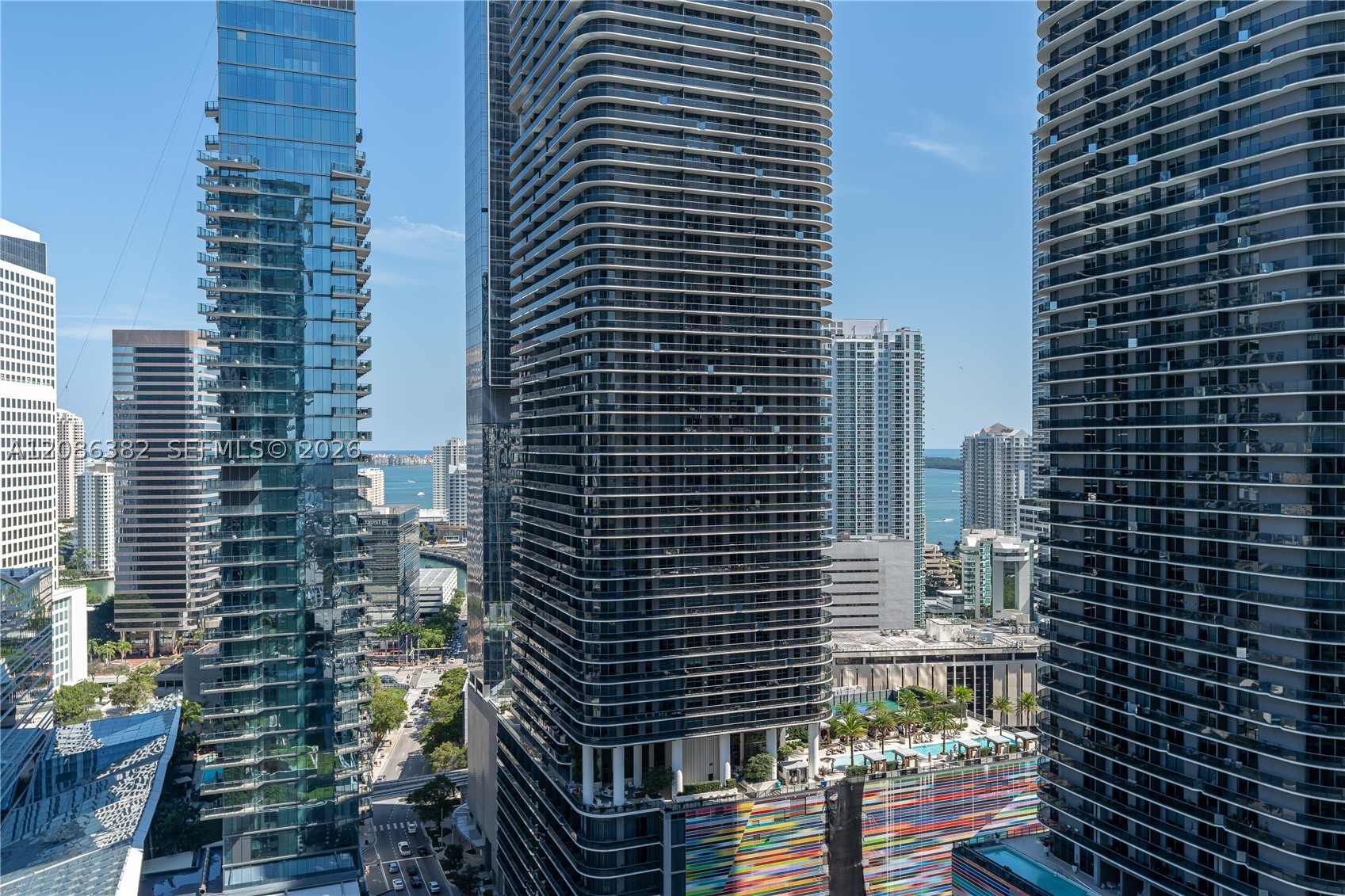 88 SW 7th St #2401, Miami FL 33130
