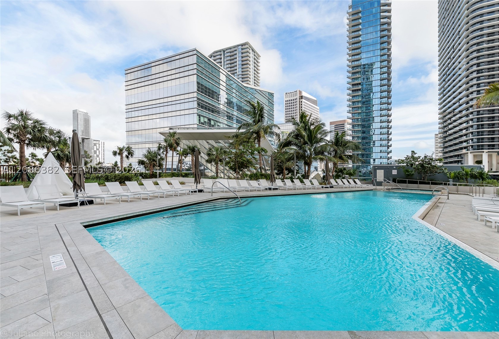 88 SW 7th St #2401, Miami FL 33130