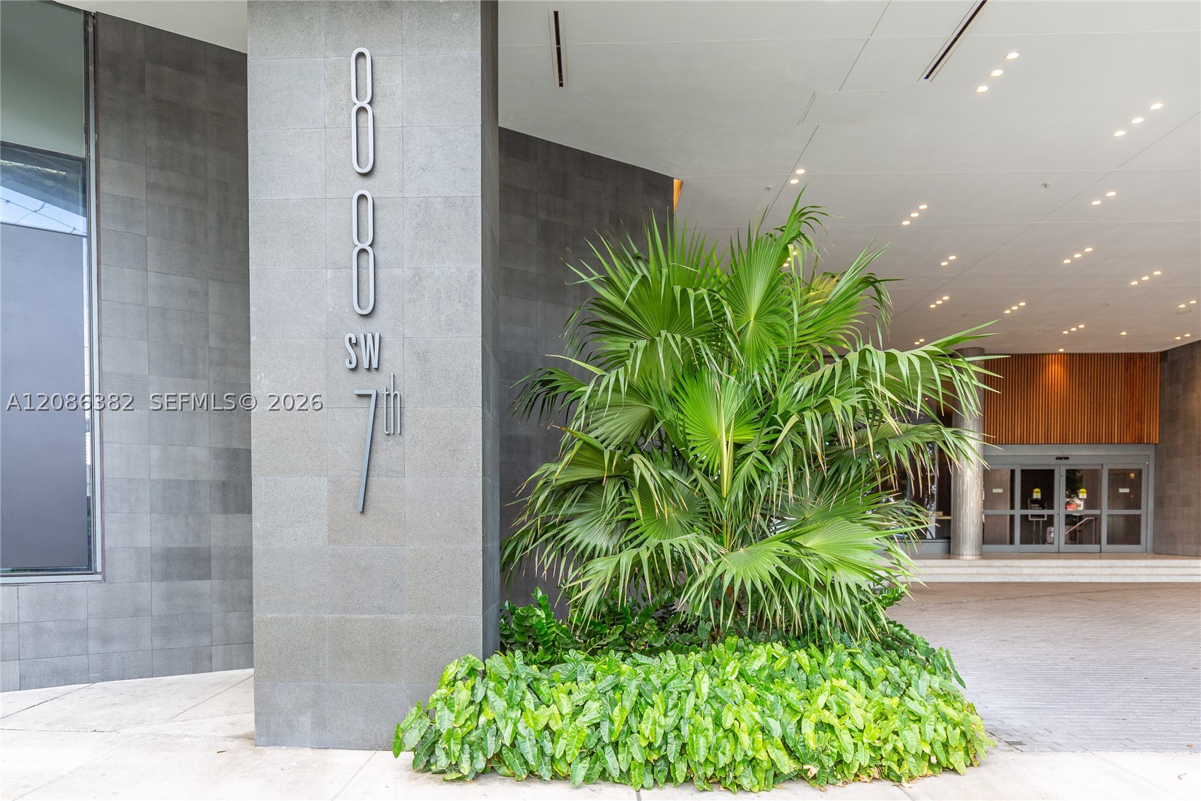 88 SW 7th St #2401, Miami FL 33130
