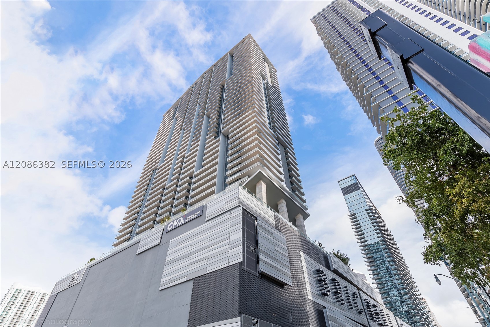 88 SW 7th St #2401, Miami FL 33130