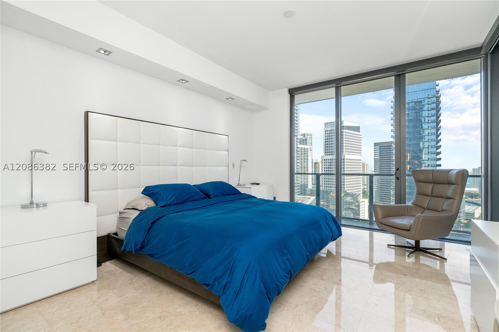 88 SW 7th St #2401, Miami FL 33130