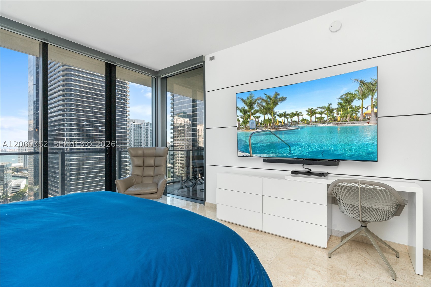 88 SW 7th St #2401, Miami FL 33130