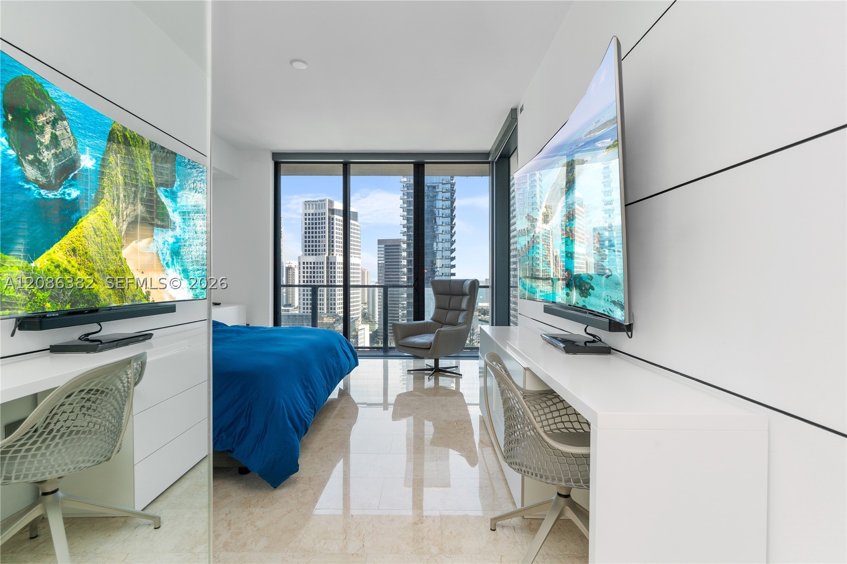 88 SW 7th St #2401, Miami FL 33130