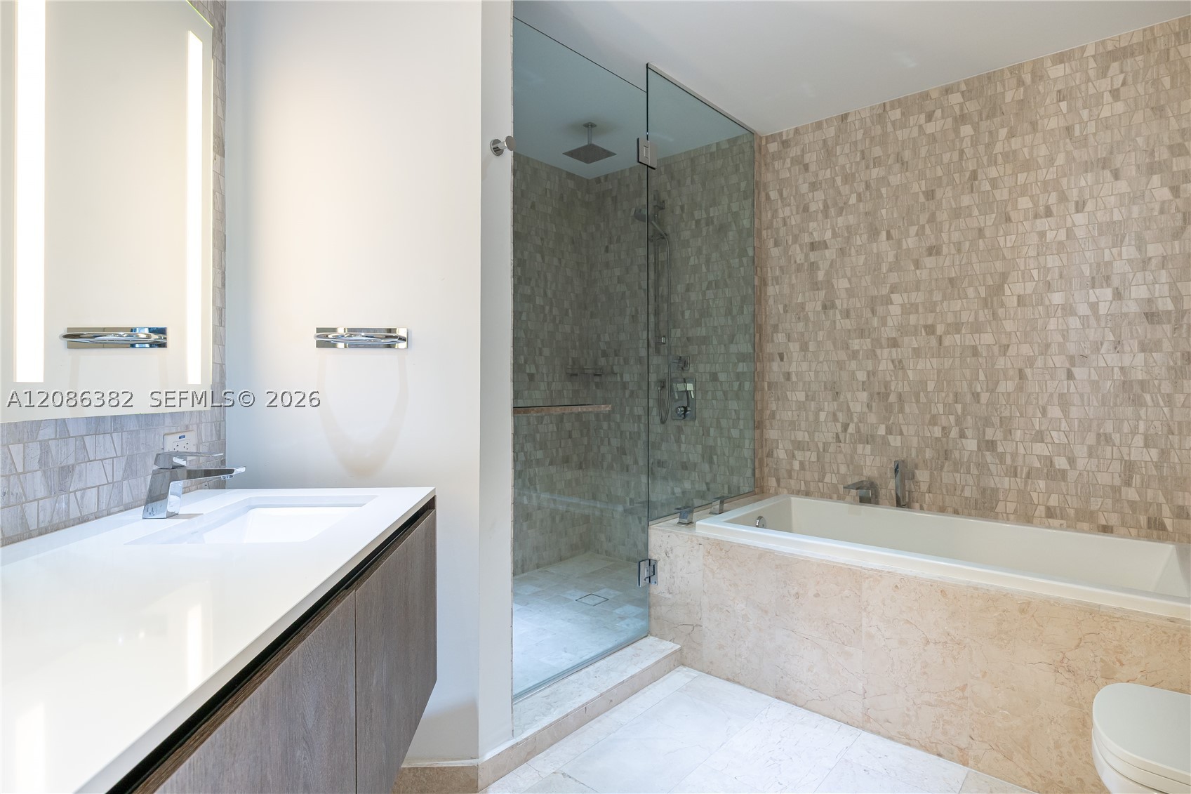 88 SW 7th St #2401, Miami FL 33130