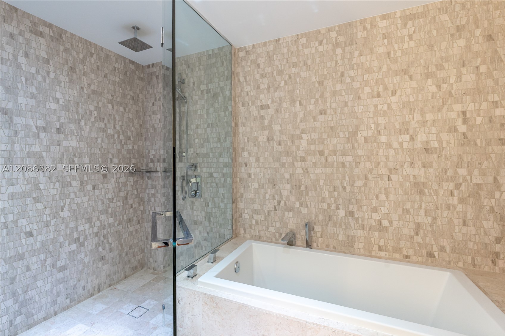 88 SW 7th St #2401, Miami FL 33130