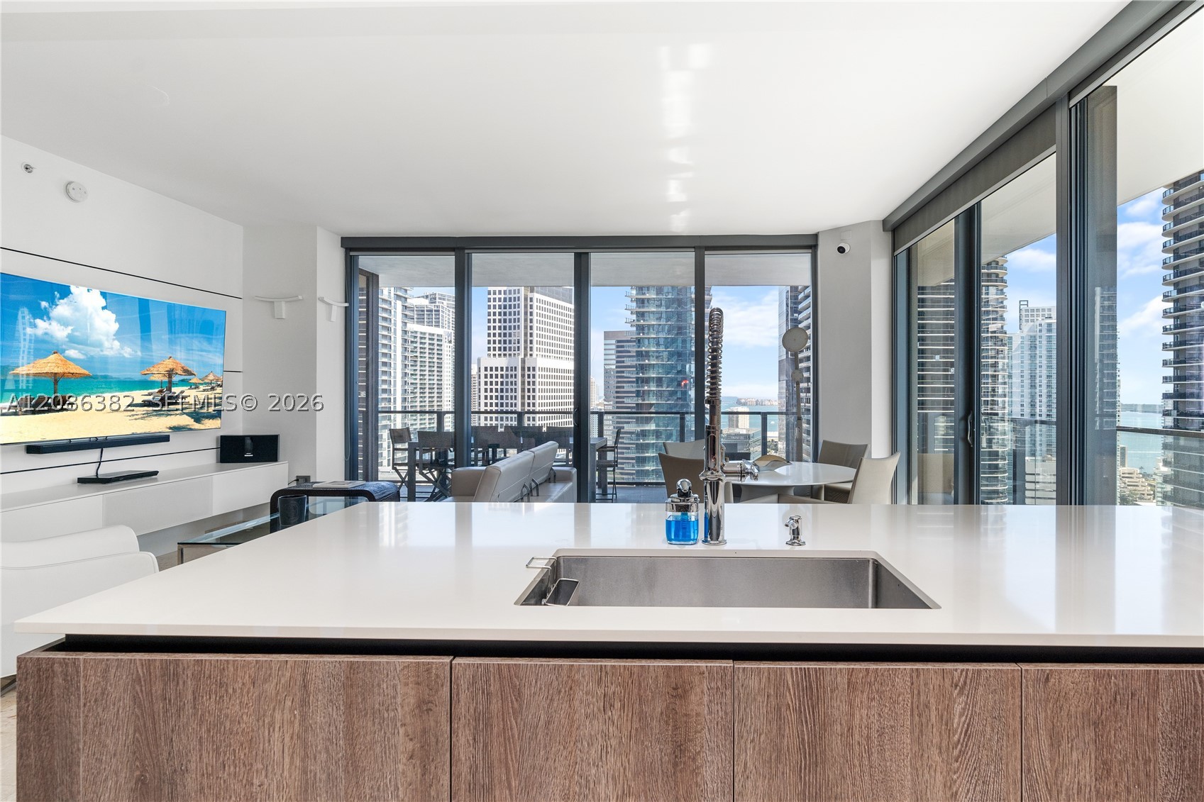 88 SW 7th St #2401, Miami FL 33130