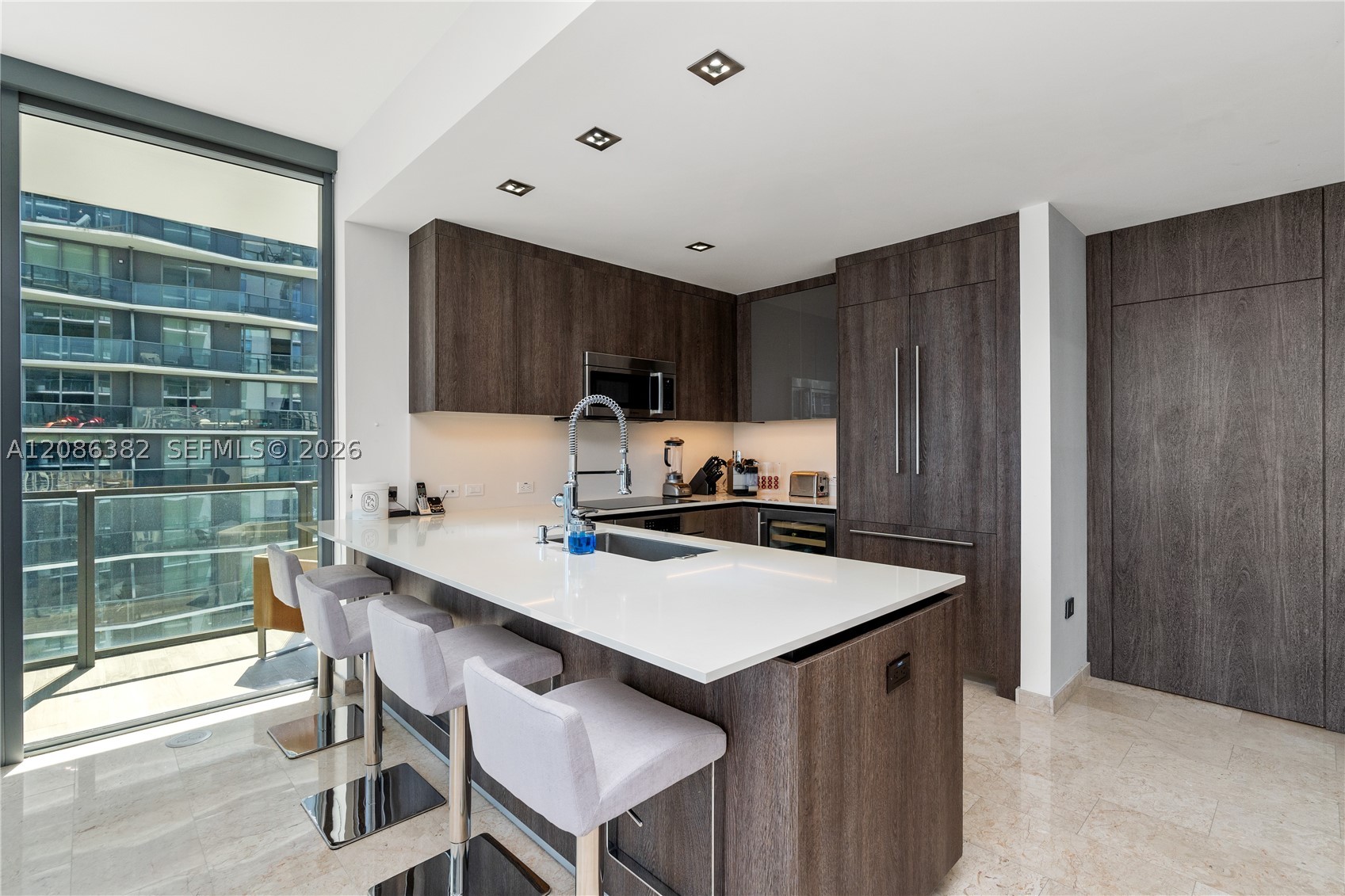 88 SW 7th St #2401, Miami FL 33130