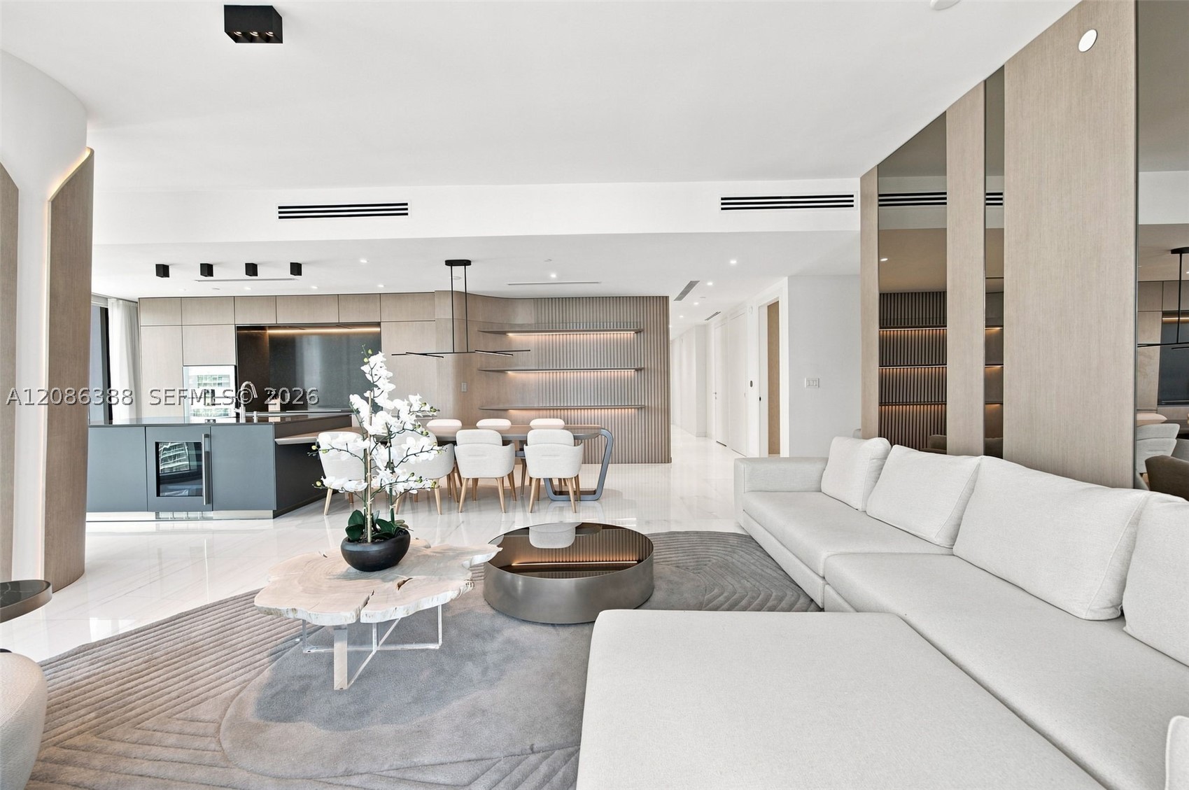 300 Biscayne Blvd Way #3807, Miami FL 33131