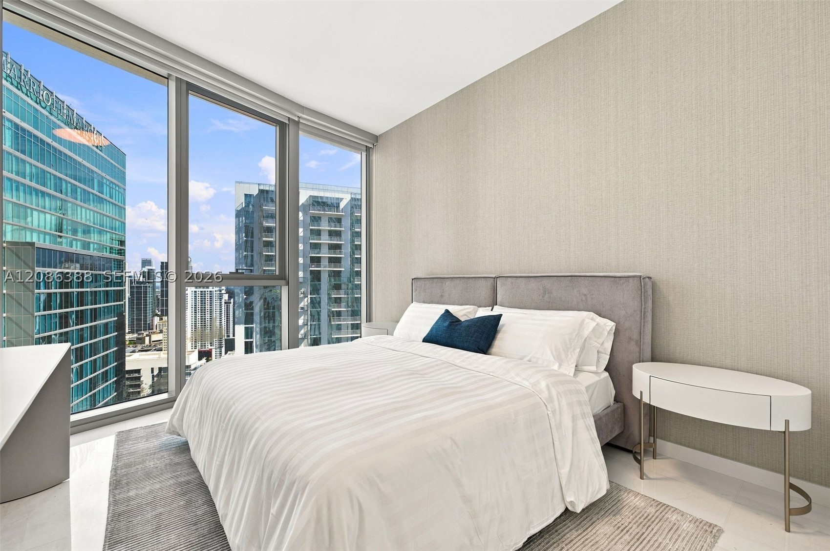 300 Biscayne Blvd Way #3807, Miami FL 33131