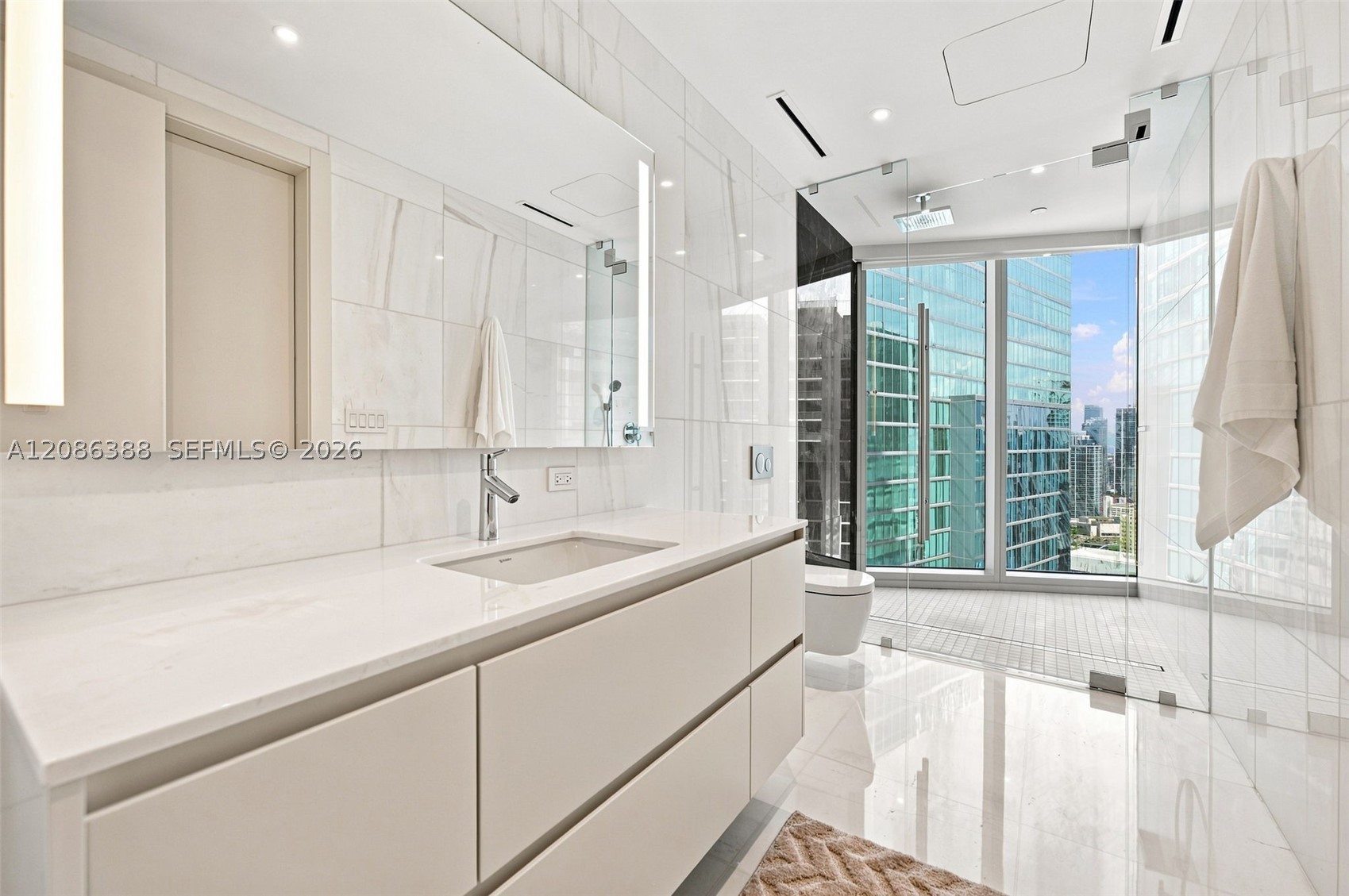 300 Biscayne Blvd Way #3807, Miami FL 33131