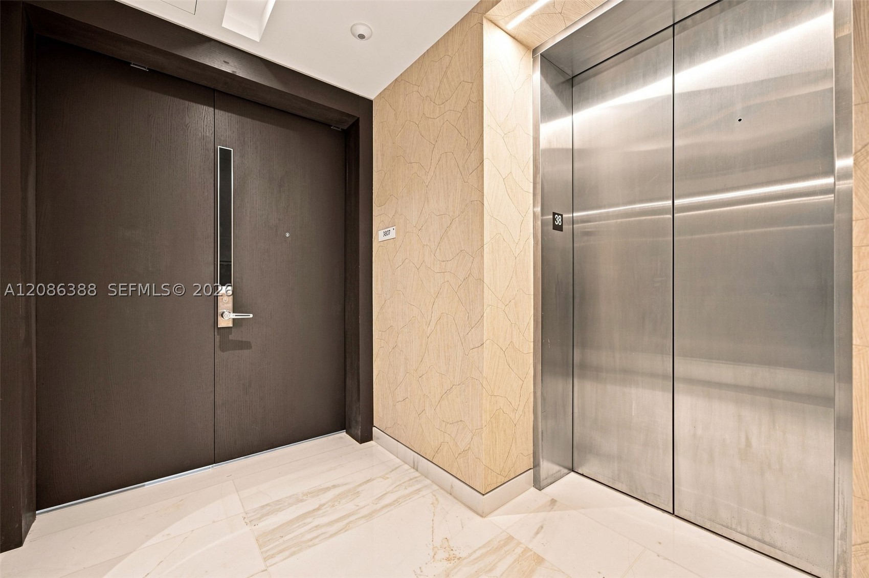 300 Biscayne Blvd Way #3807, Miami FL 33131