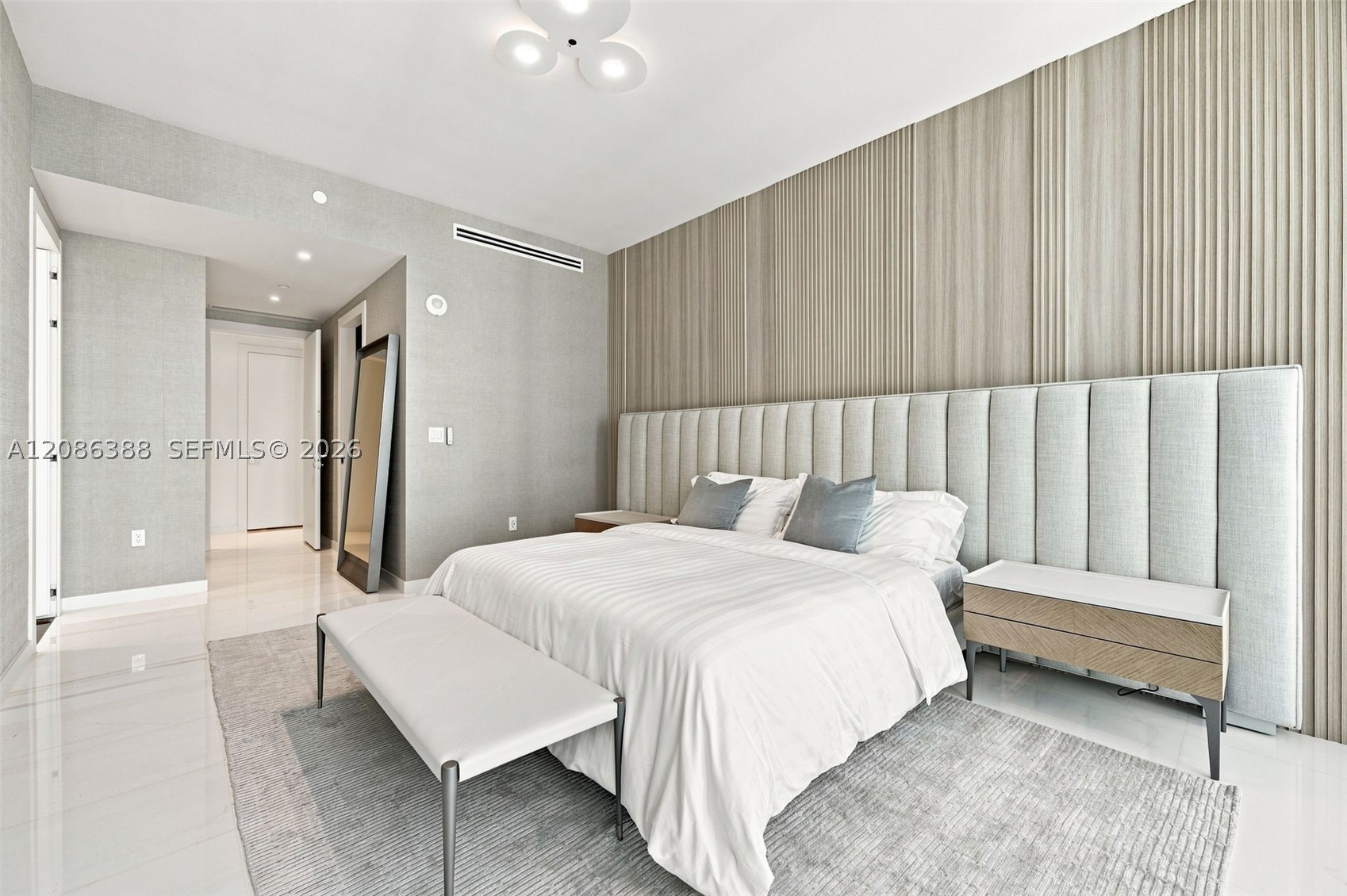 300 Biscayne Blvd Way #3807, Miami FL 33131
