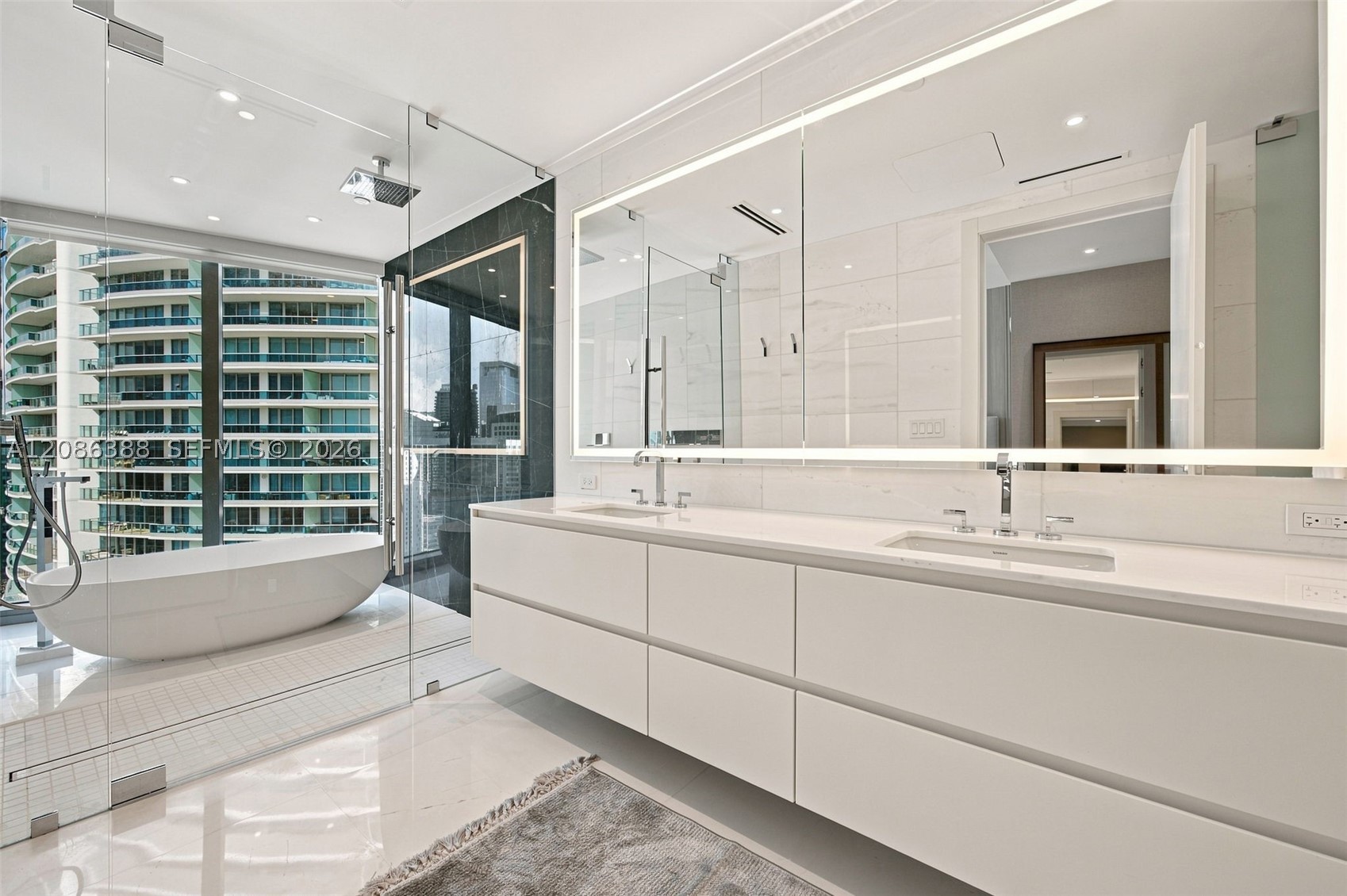300 Biscayne Blvd Way #3807, Miami FL 33131