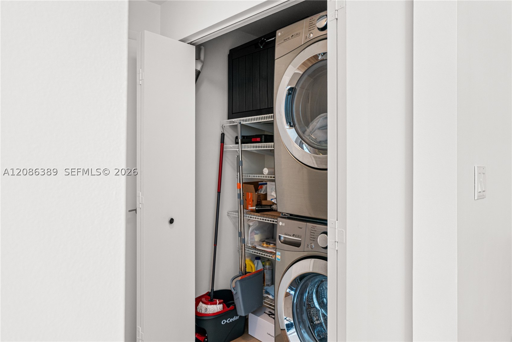 90 SW 3rd St #1115, Miami FL 33130