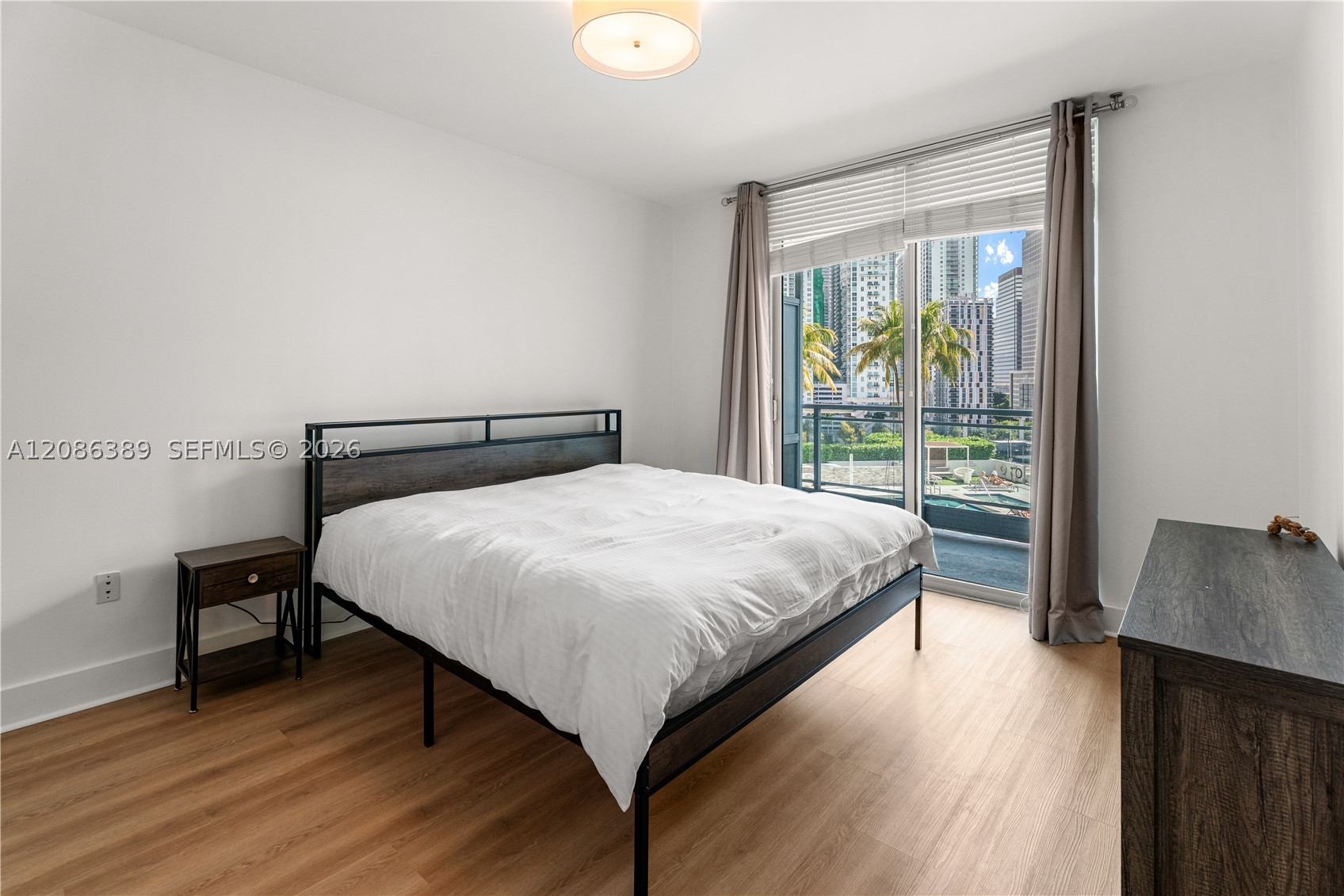 90 SW 3rd St #1115, Miami FL 33130