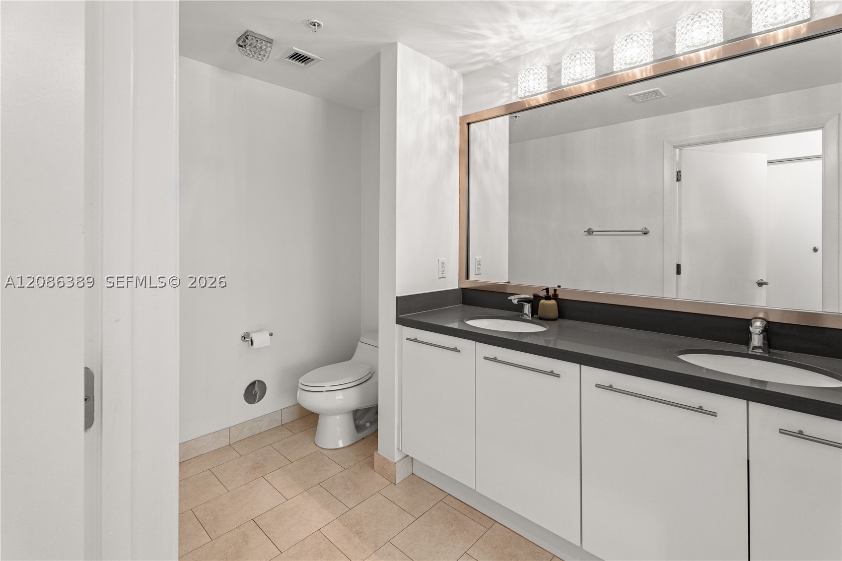 90 SW 3rd St #1115, Miami FL 33130
