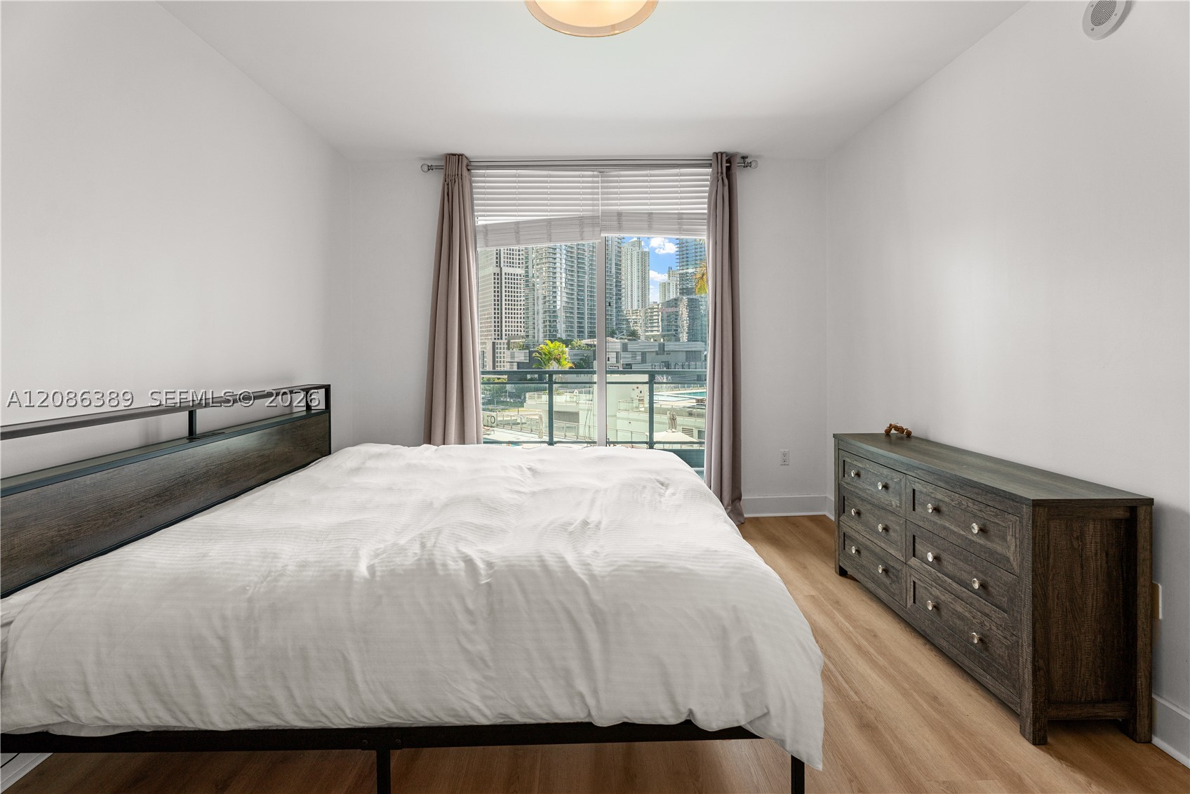 90 SW 3rd St #1115, Miami FL 33130