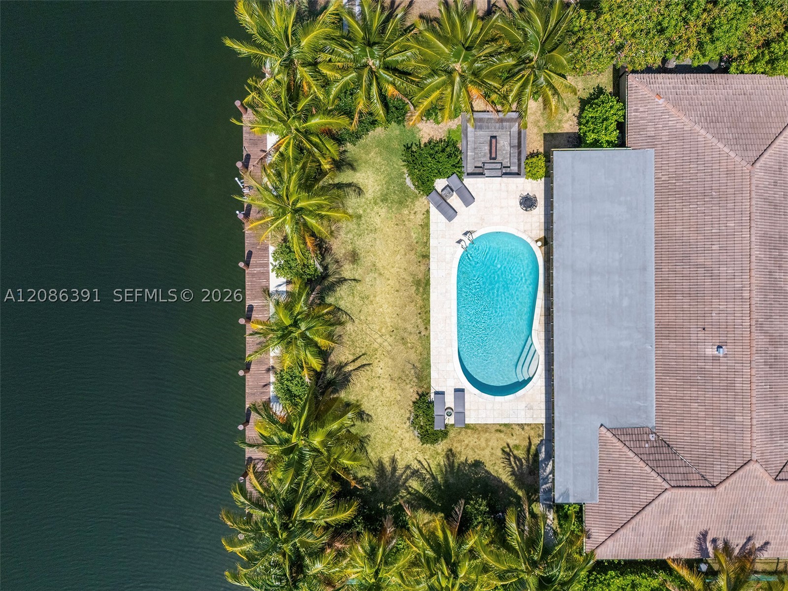 419 Alamanda Dr, Hallandale Beach FL 33009