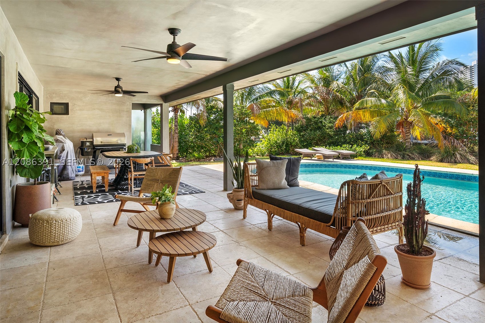 419 Alamanda Dr, Hallandale Beach FL 33009
