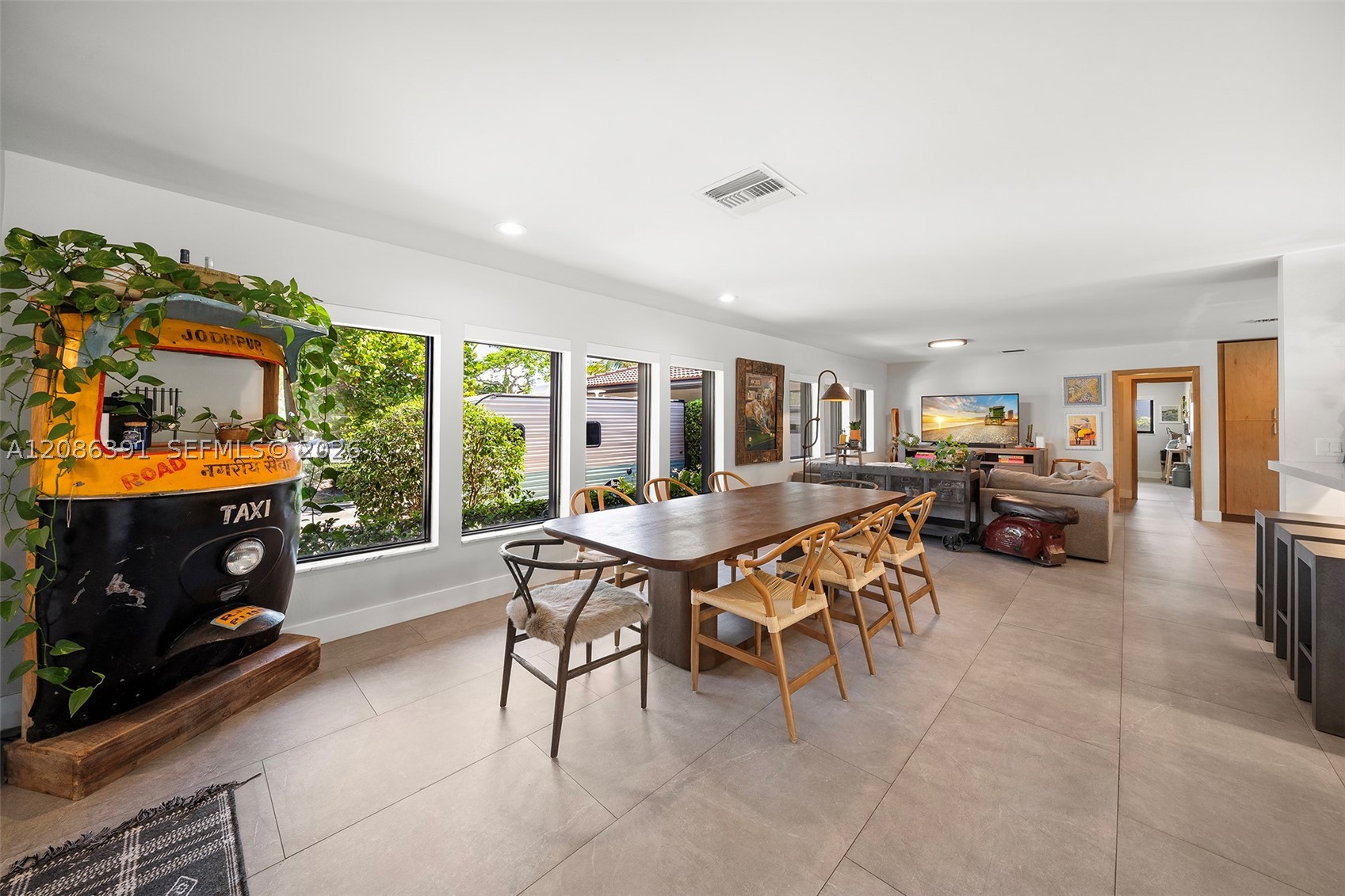 419 Alamanda Dr, Hallandale Beach FL 33009