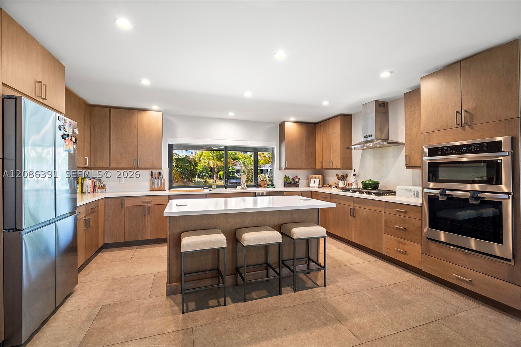 419 Alamanda Dr, Hallandale Beach FL 33009