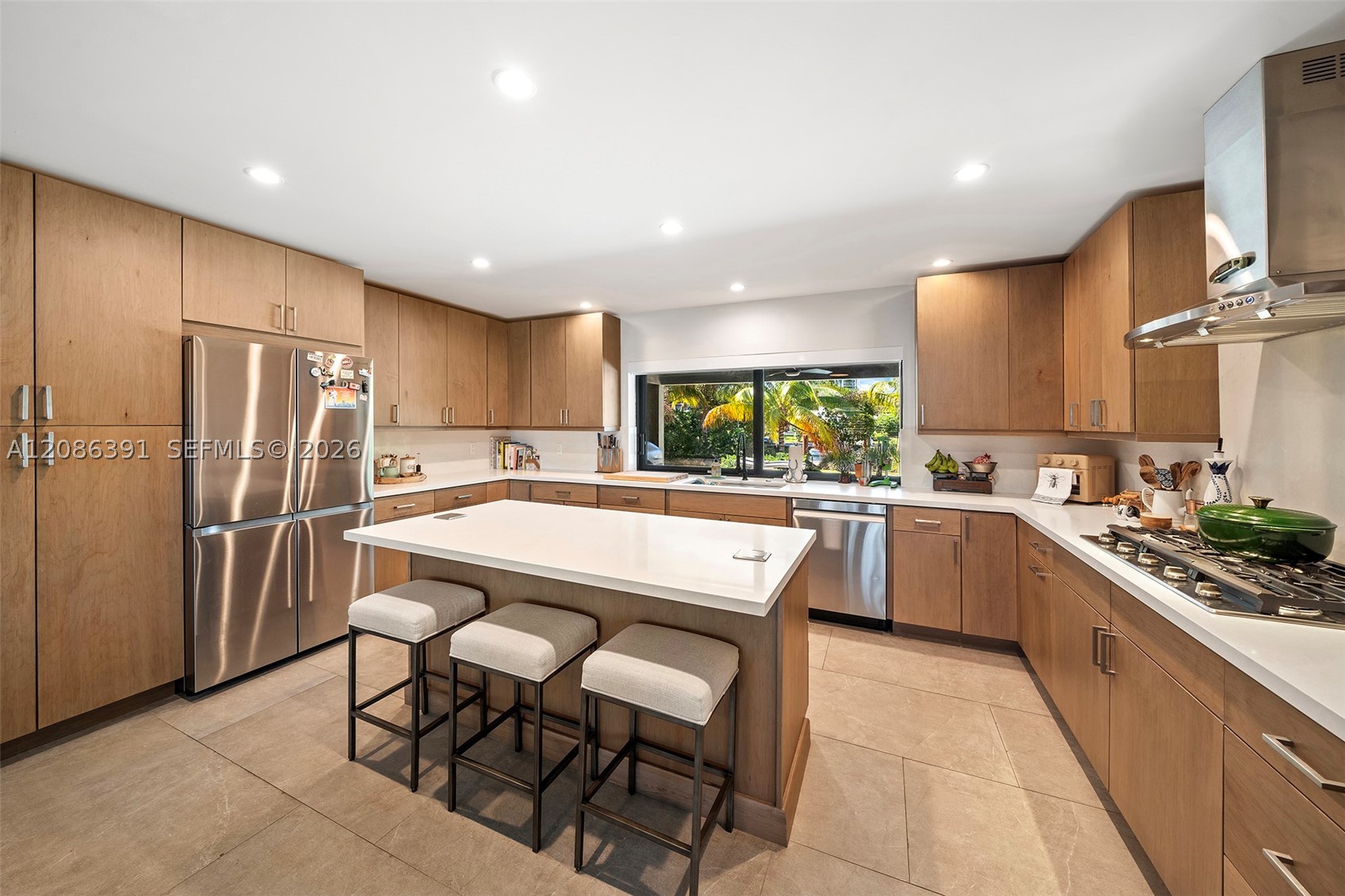 419 Alamanda Dr, Hallandale Beach FL 33009
