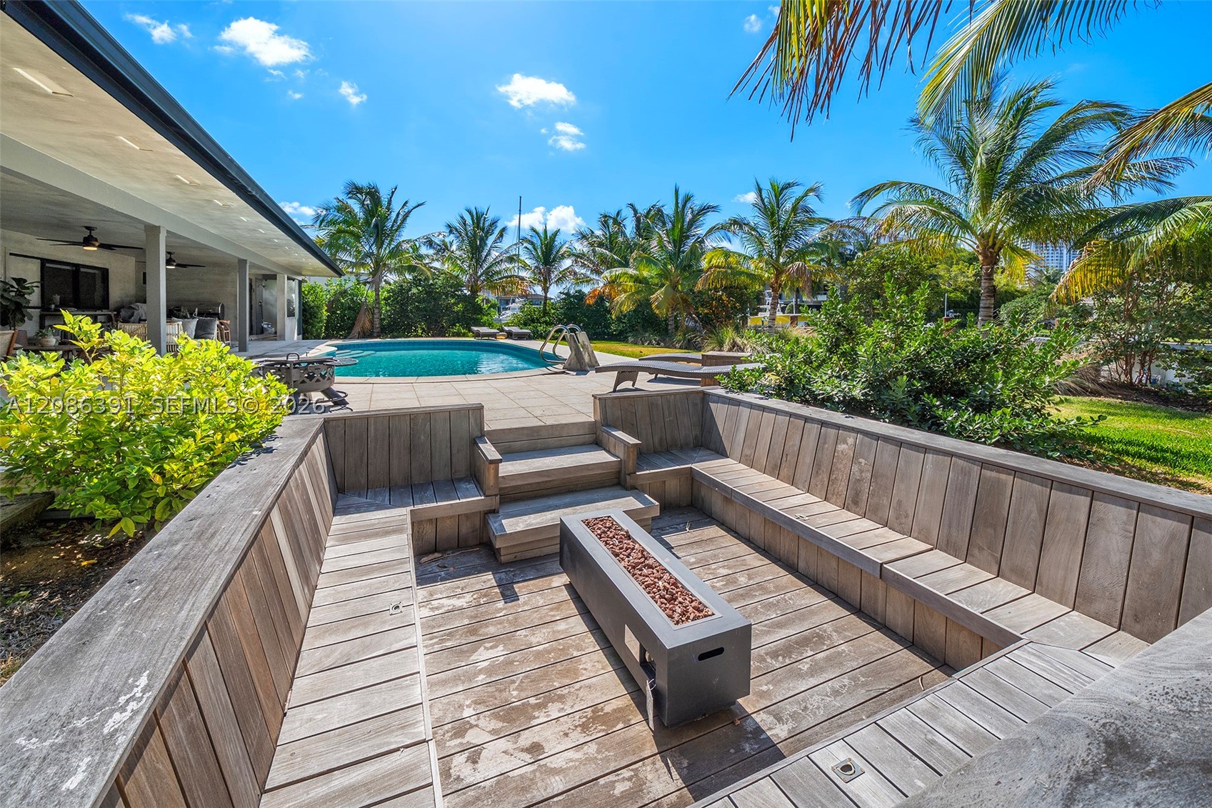419 Alamanda Dr, Hallandale Beach FL 33009