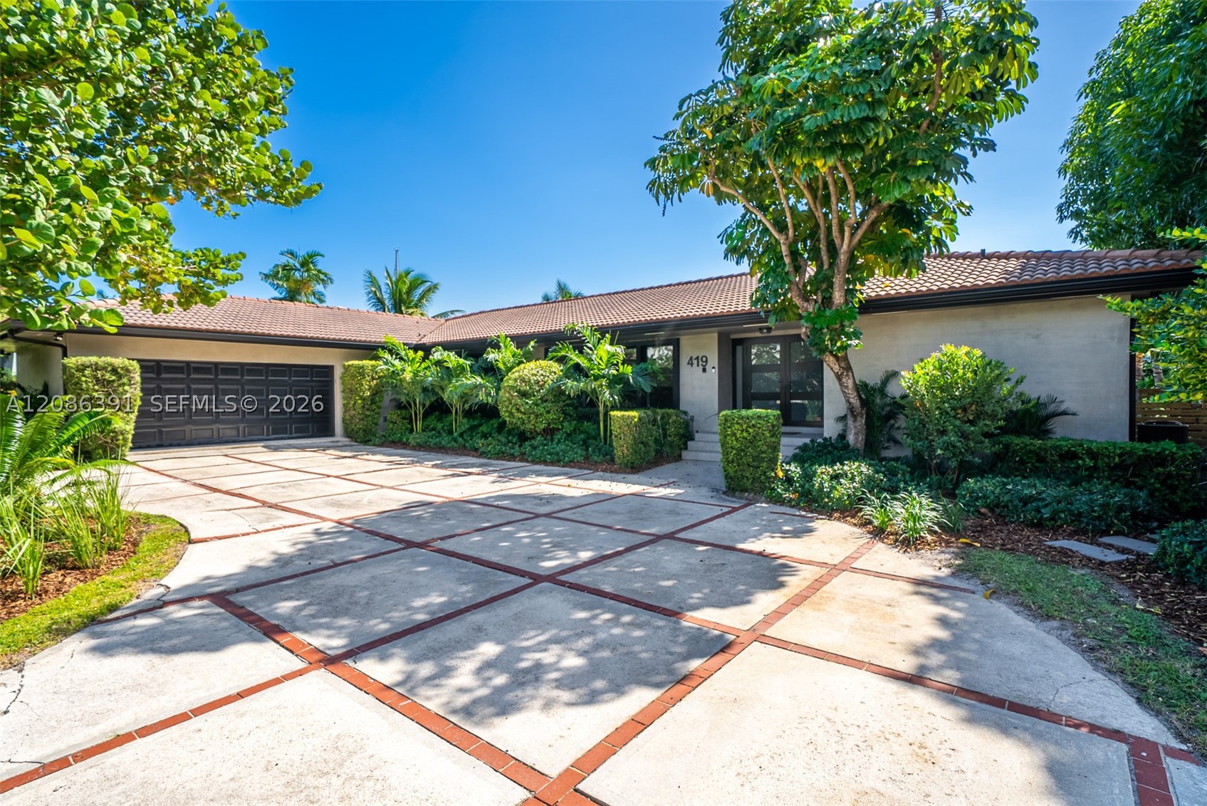 419 Alamanda Dr, Hallandale Beach FL 33009