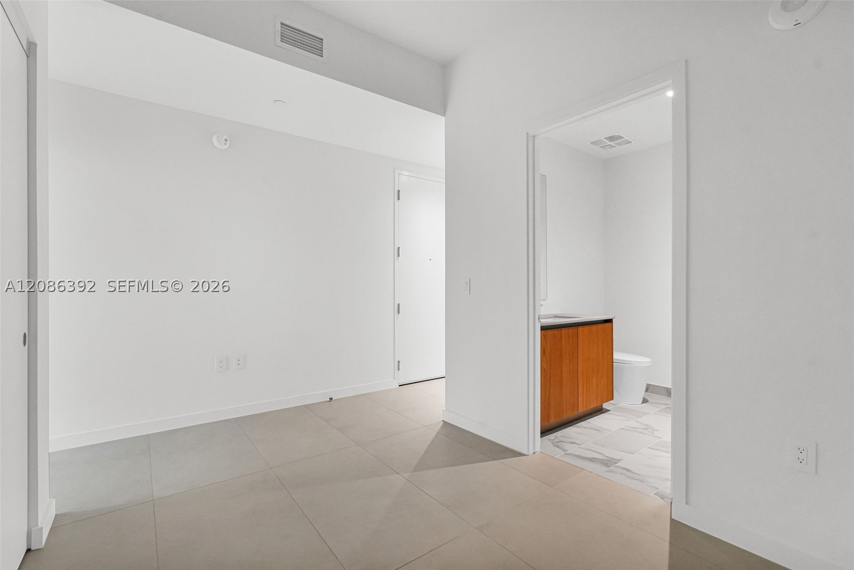 1400 Biscayne Blvd #3705, Miami FL 33132