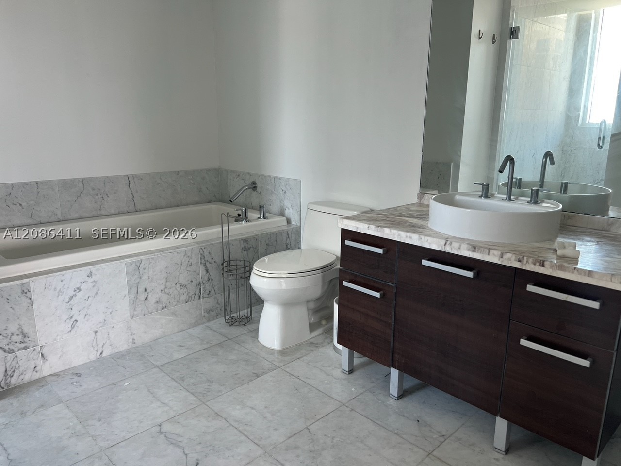 253 NE 2nd St #2702, Miami FL 33132
