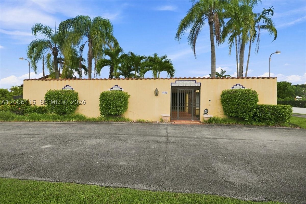 9805 SW 64th St, Miami FL 33173