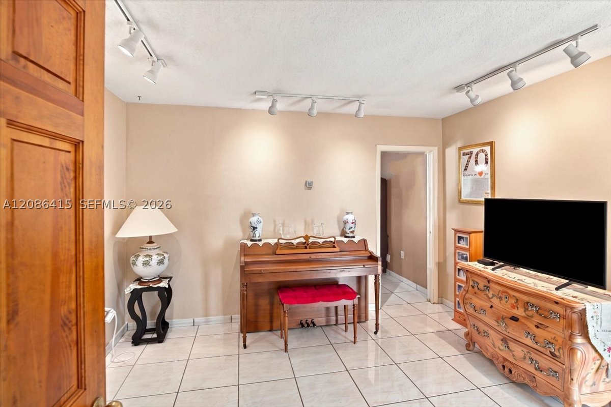 9805 SW 64th St, Miami FL 33173