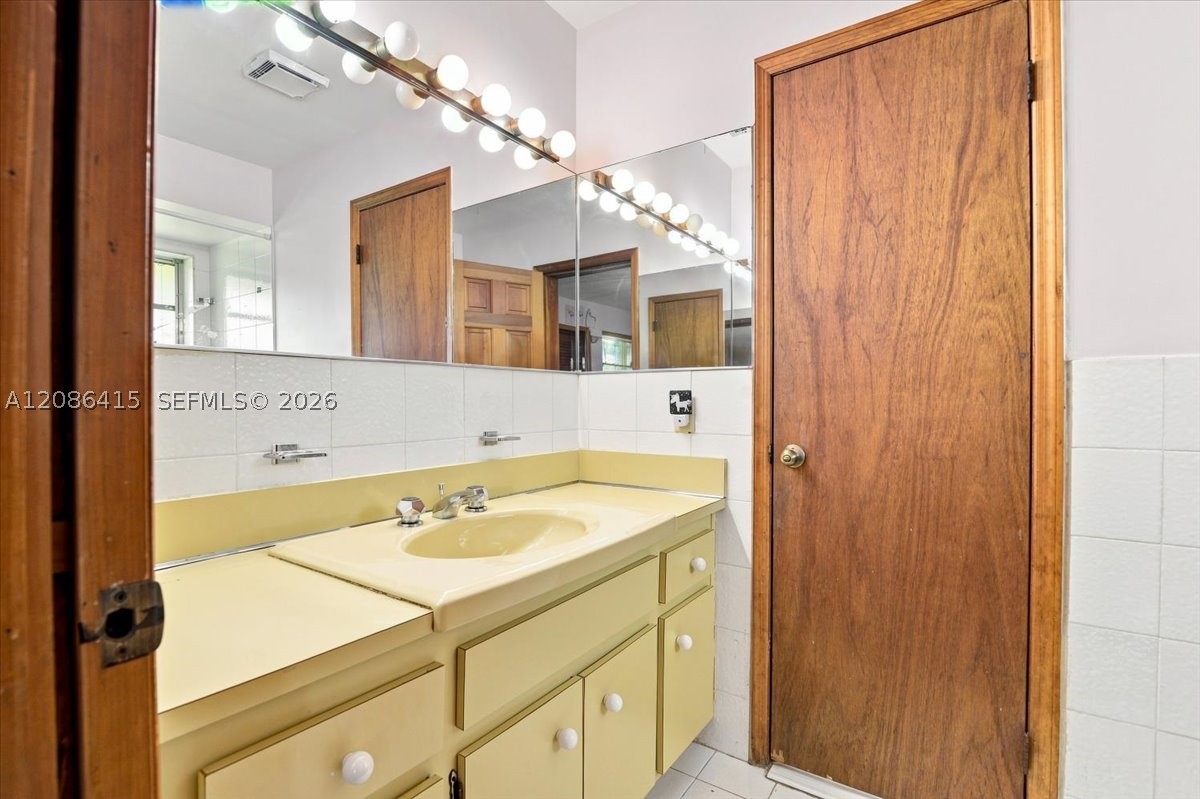 9805 SW 64th St, Miami FL 33173