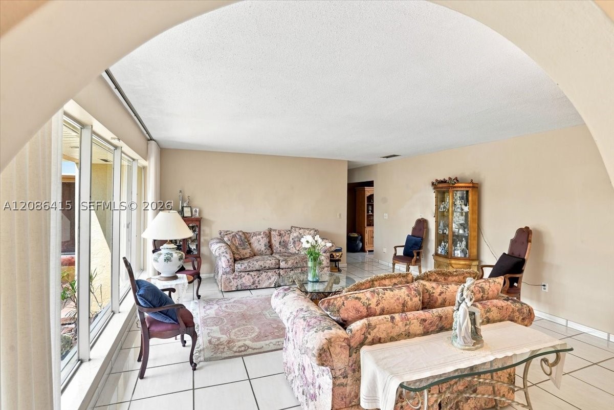 9805 SW 64th St, Miami FL 33173