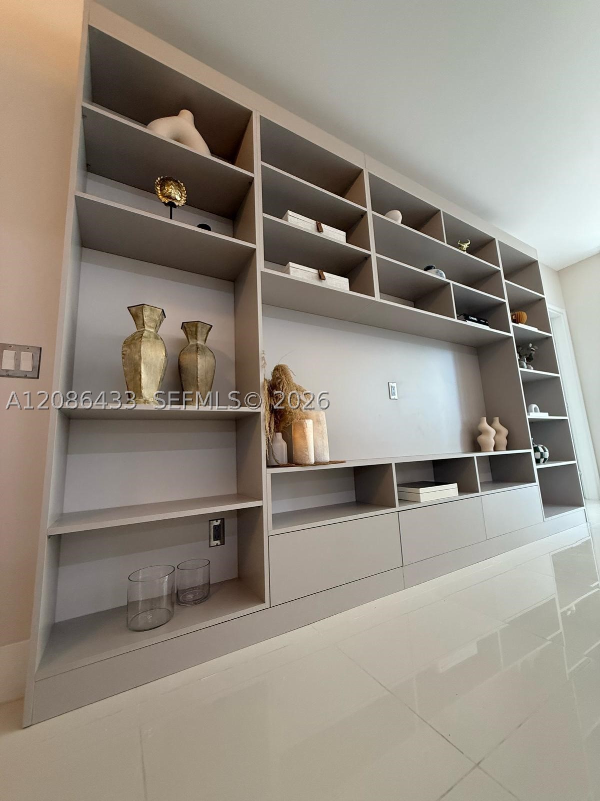 1300 Brickell Bay Dr #604, Miami FL 33131