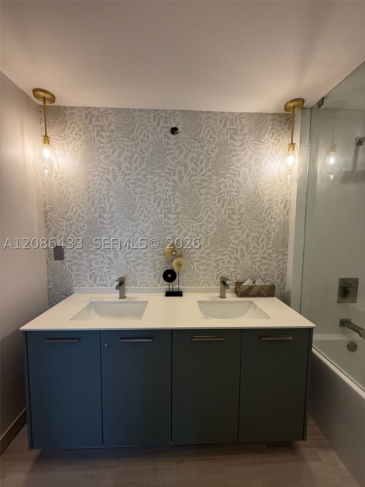 1300 Brickell Bay Dr #604, Miami FL 33131