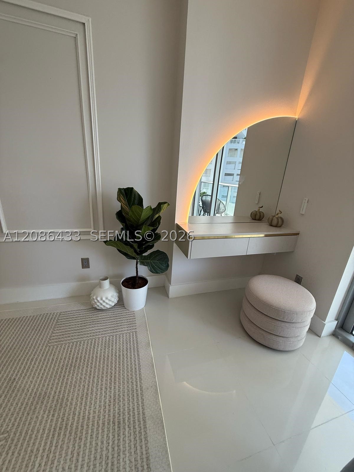 1300 Brickell Bay Dr #604, Miami FL 33131