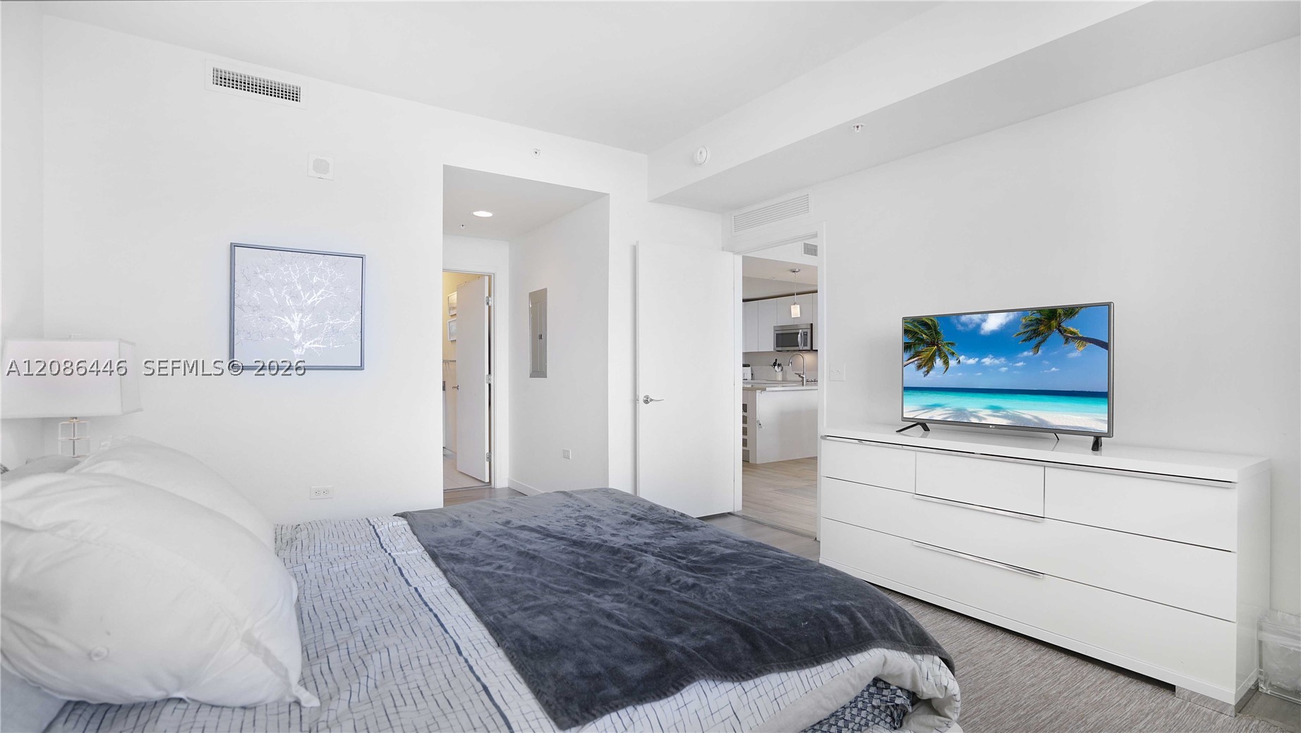 999 SW 1st AVE #2313, Miami FL 33131