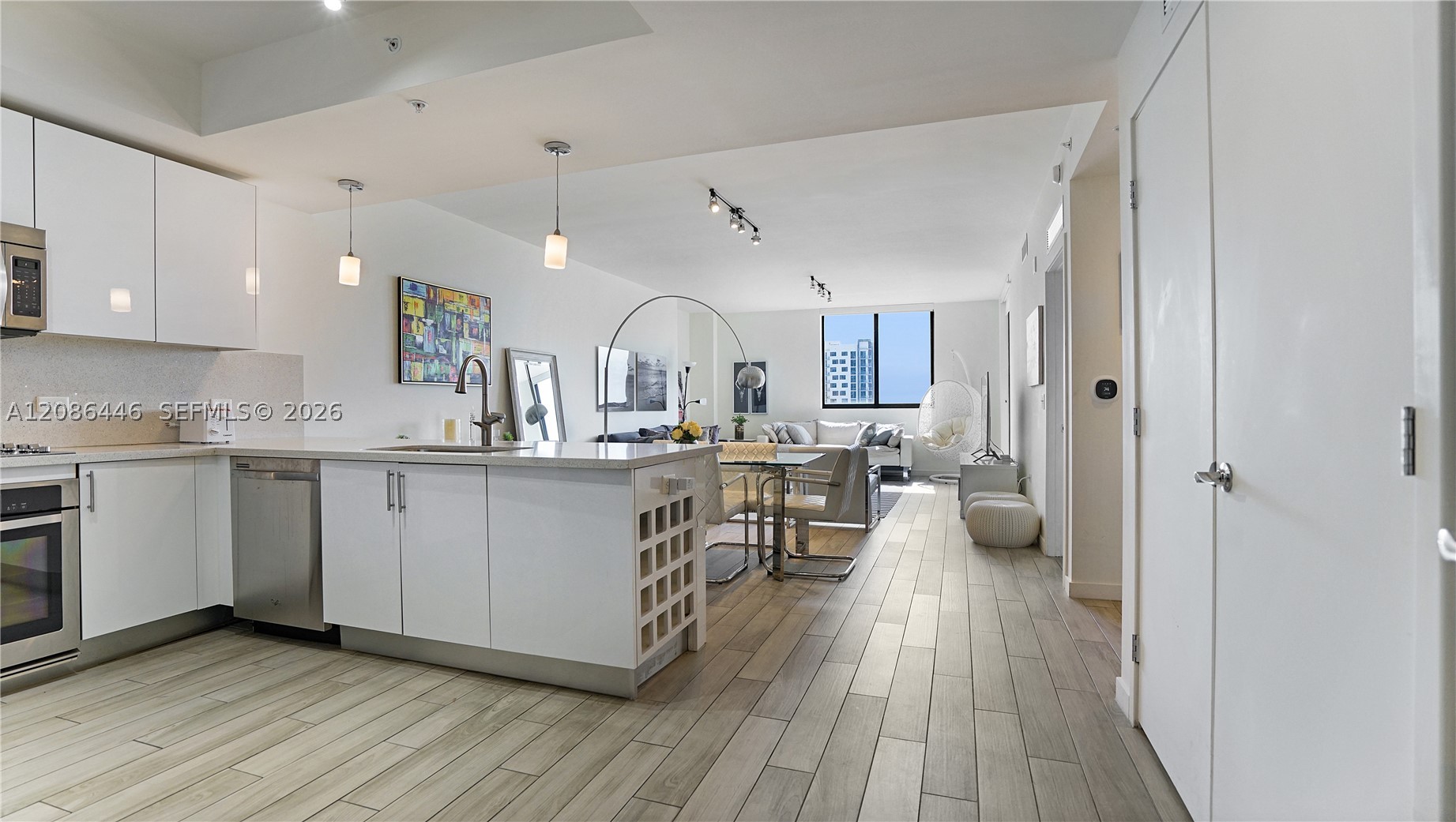 999 SW 1st AVE #2313, Miami FL 33131