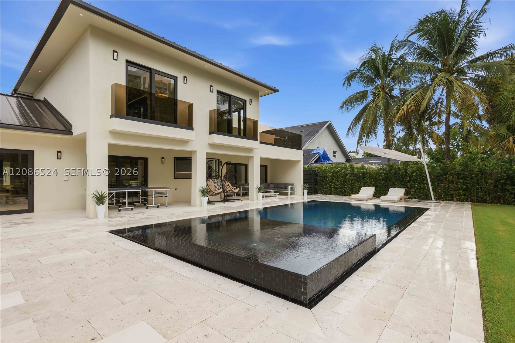 415 Holiday Dr, Hallandale Beach FL 33009