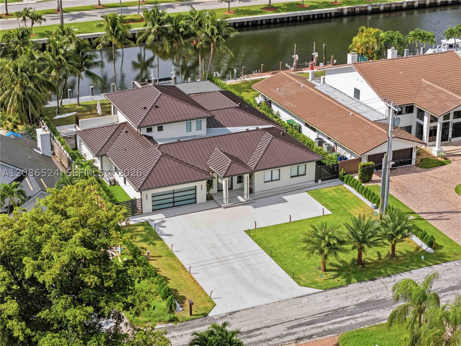 415 Holiday Dr, Hallandale Beach FL 33009