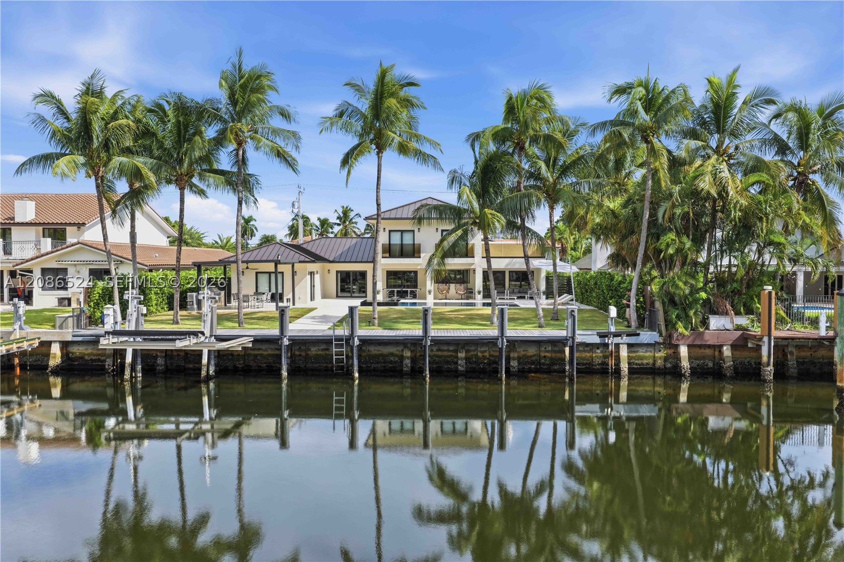 415 Holiday Dr, Hallandale Beach FL 33009