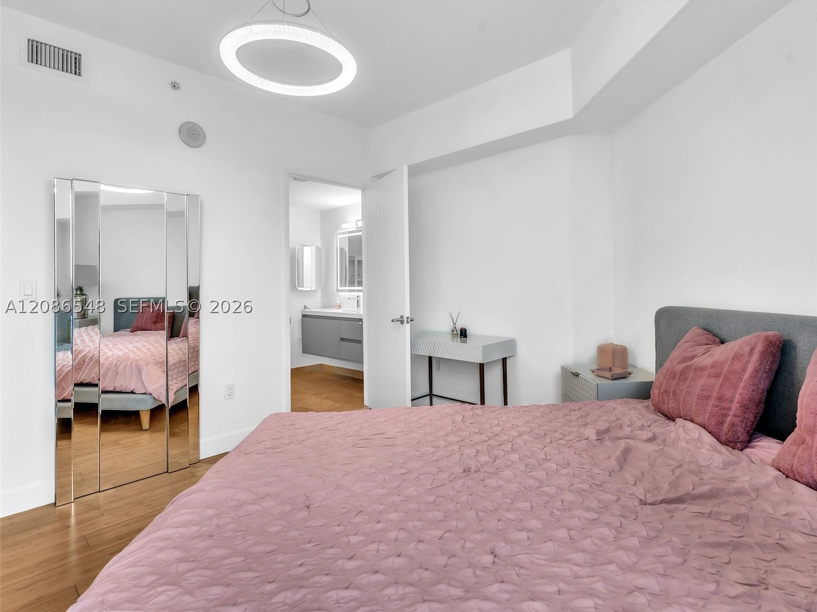 350 S Miami Ave #3605, Miami FL 33130