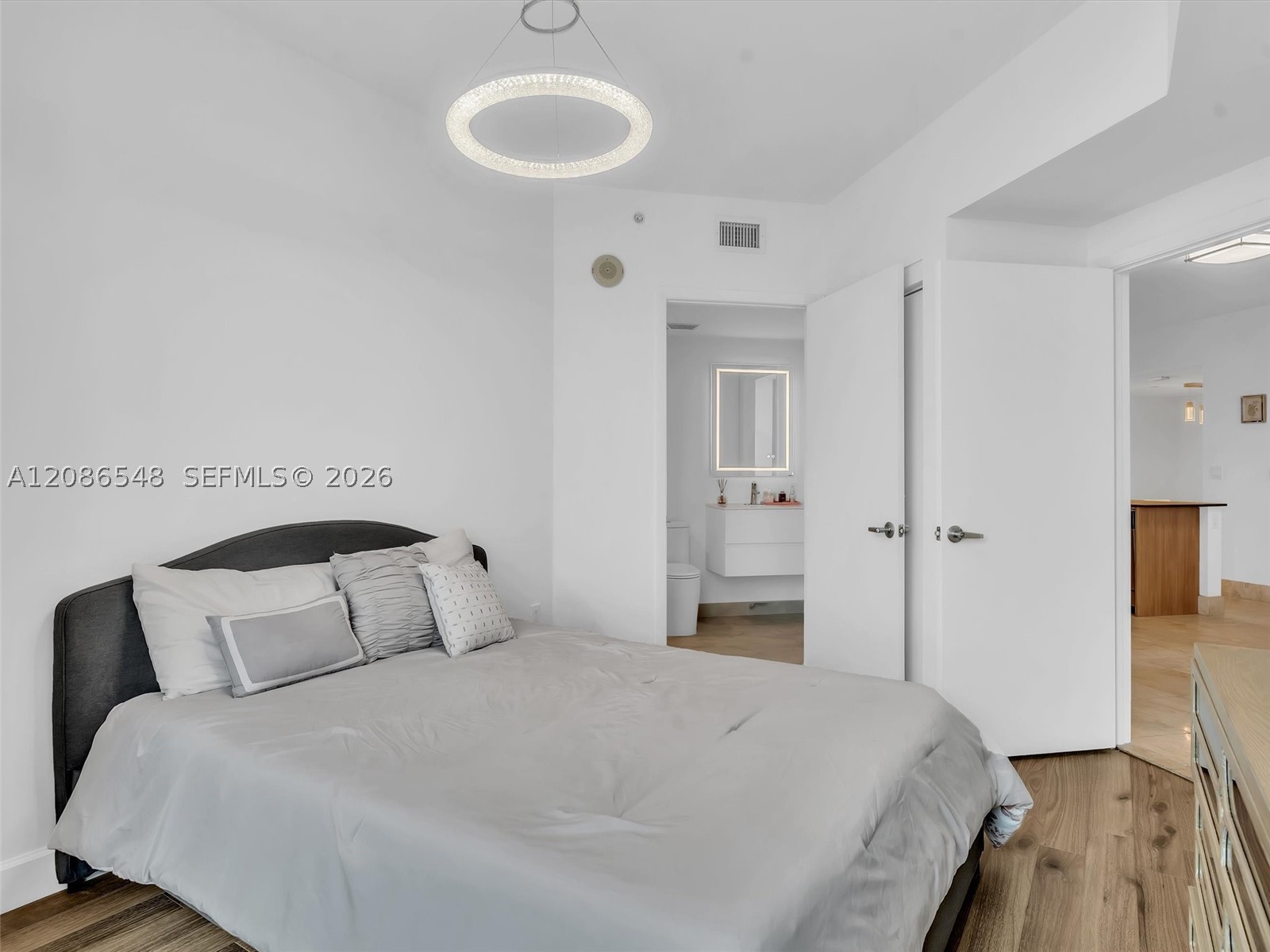 350 S Miami Ave #3605, Miami FL 33130