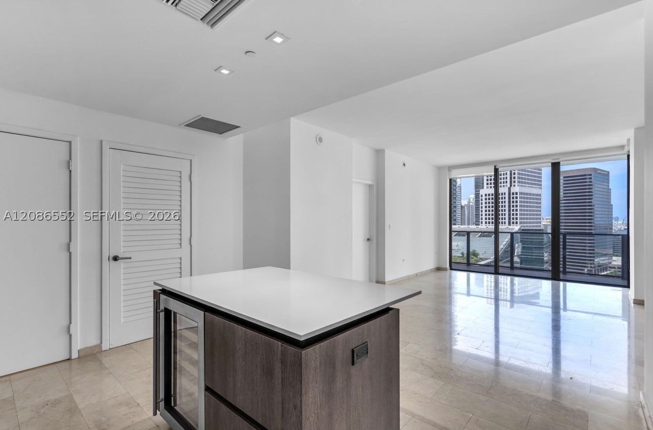 88 SW 7TH ST #2005, Miami FL 33130