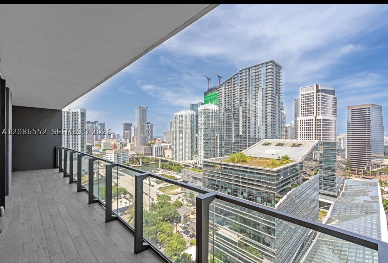 88 SW 7TH ST #2005, Miami FL 33130