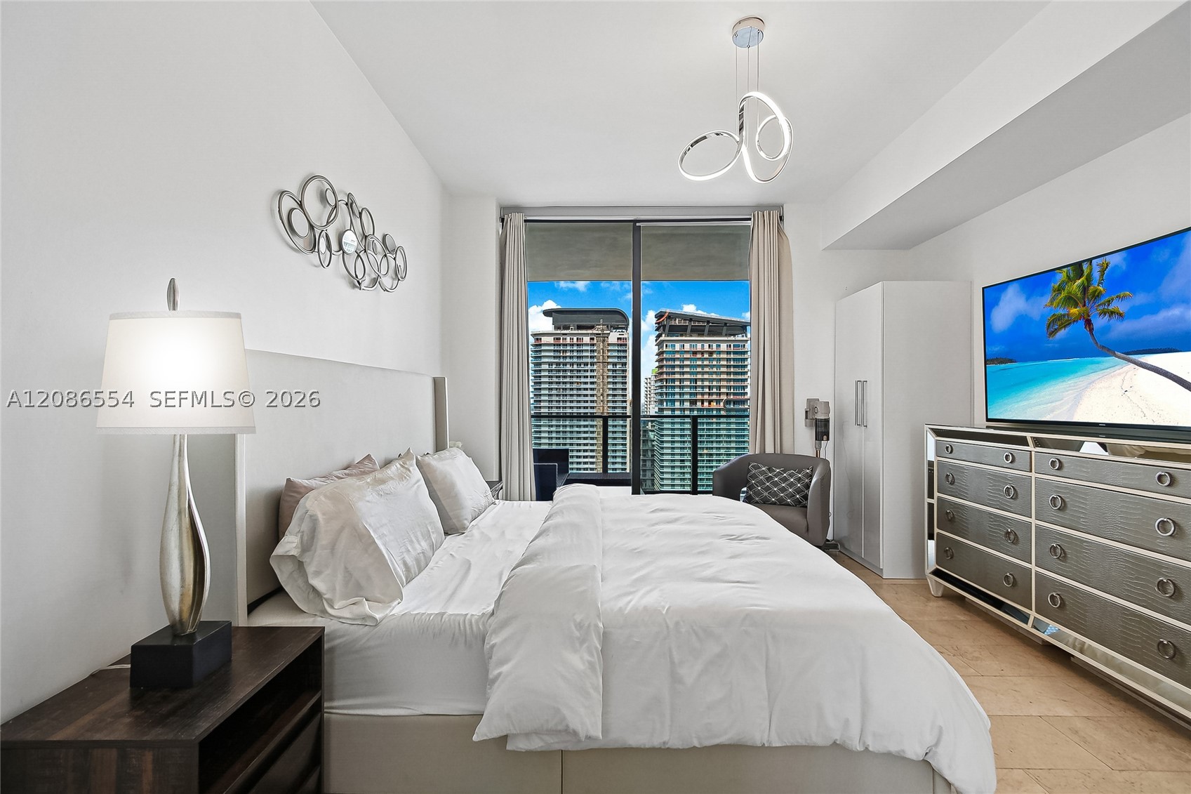 68 SE 6th St #3306, Miami FL 33131