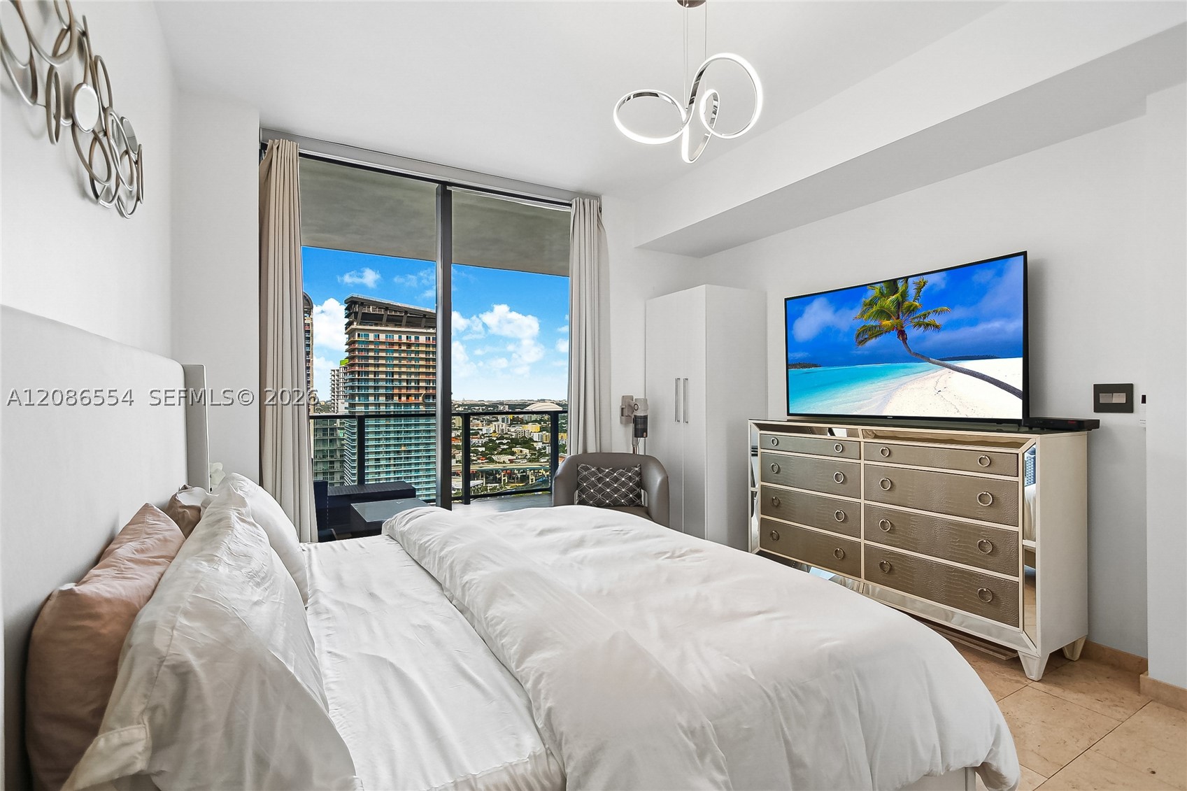 68 SE 6th St #3306, Miami FL 33131