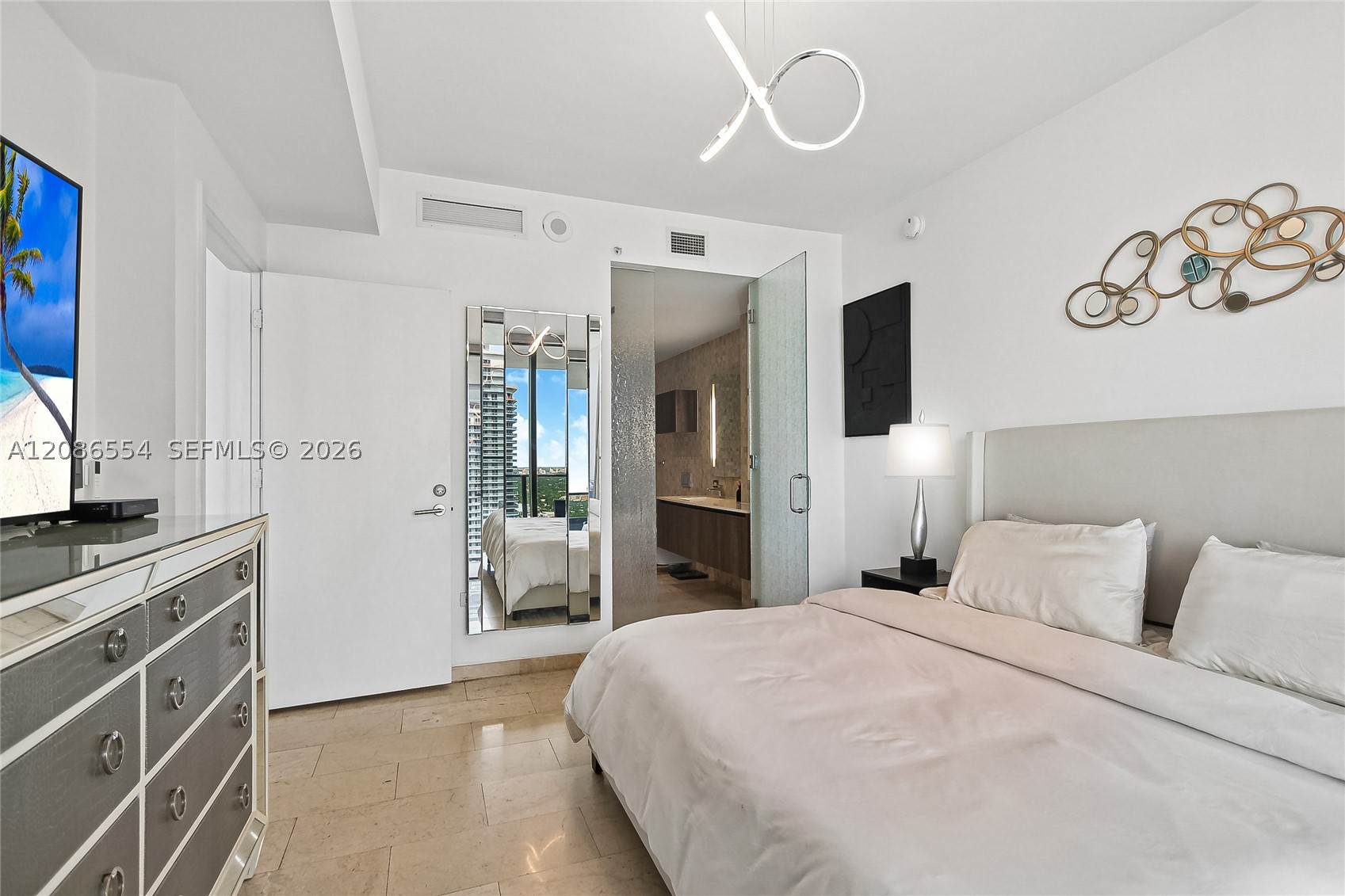 68 SE 6th St #3306, Miami FL 33131