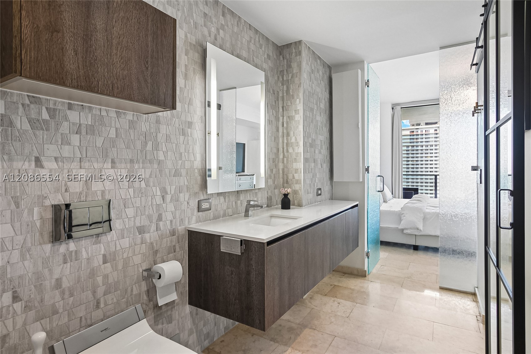 68 SE 6th St #3306, Miami FL 33131
